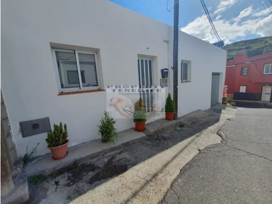 Granadilla house with rooftop views