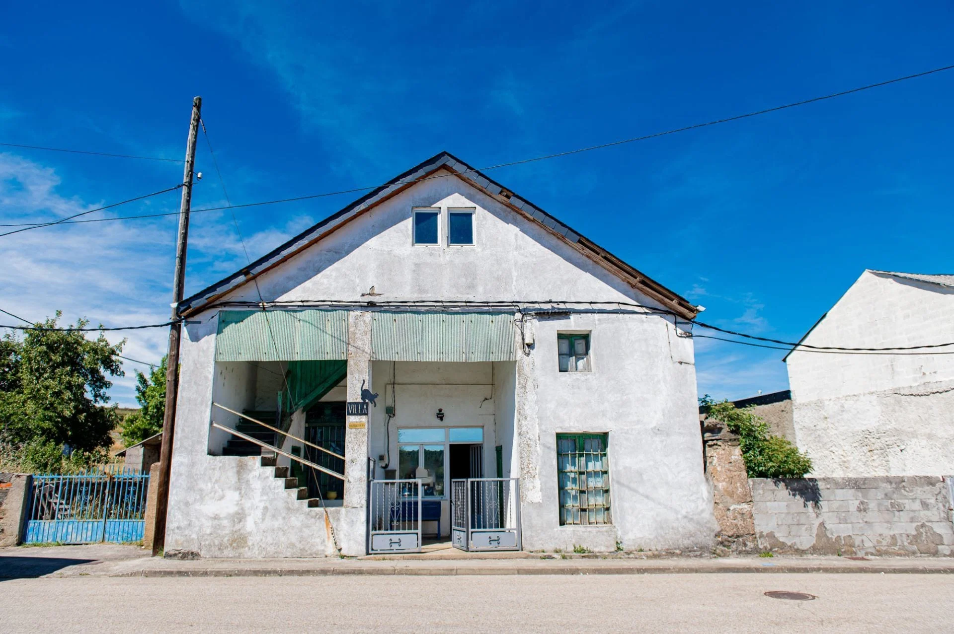 Former lodging chalet on large plot