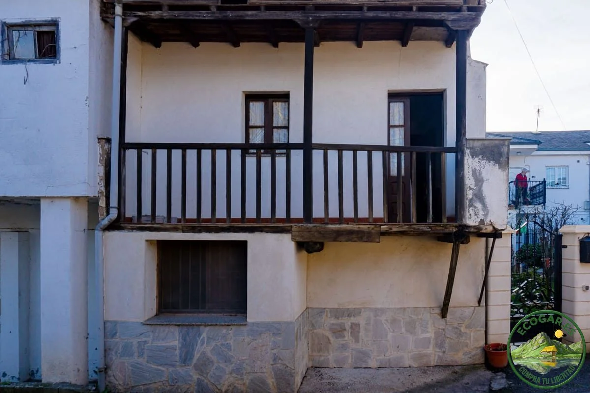 Stone chalet near Villafranca, 2 bedrooms