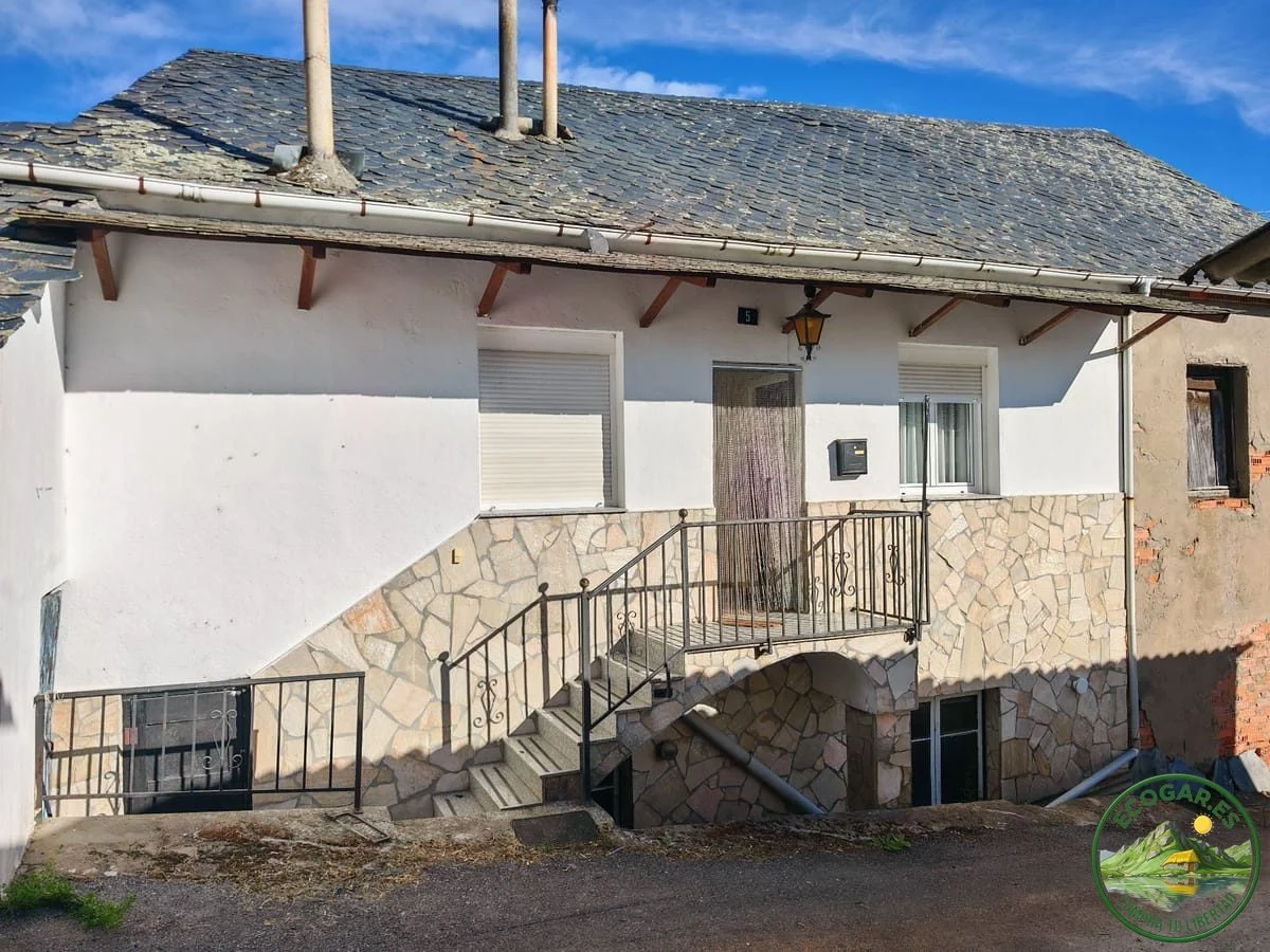 Three-bedroom home near Bembibre