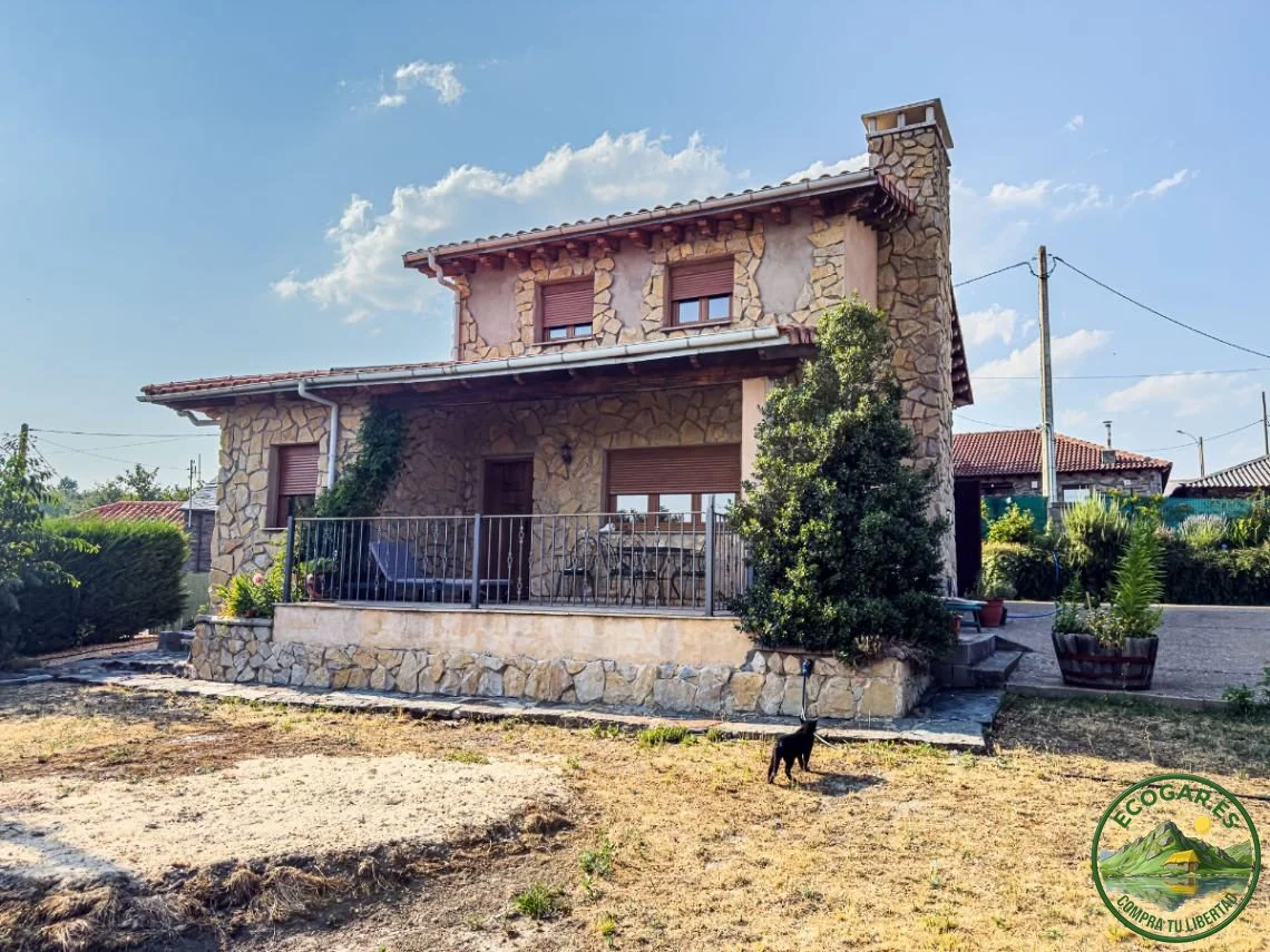 Mountain house with 500 m² plot
