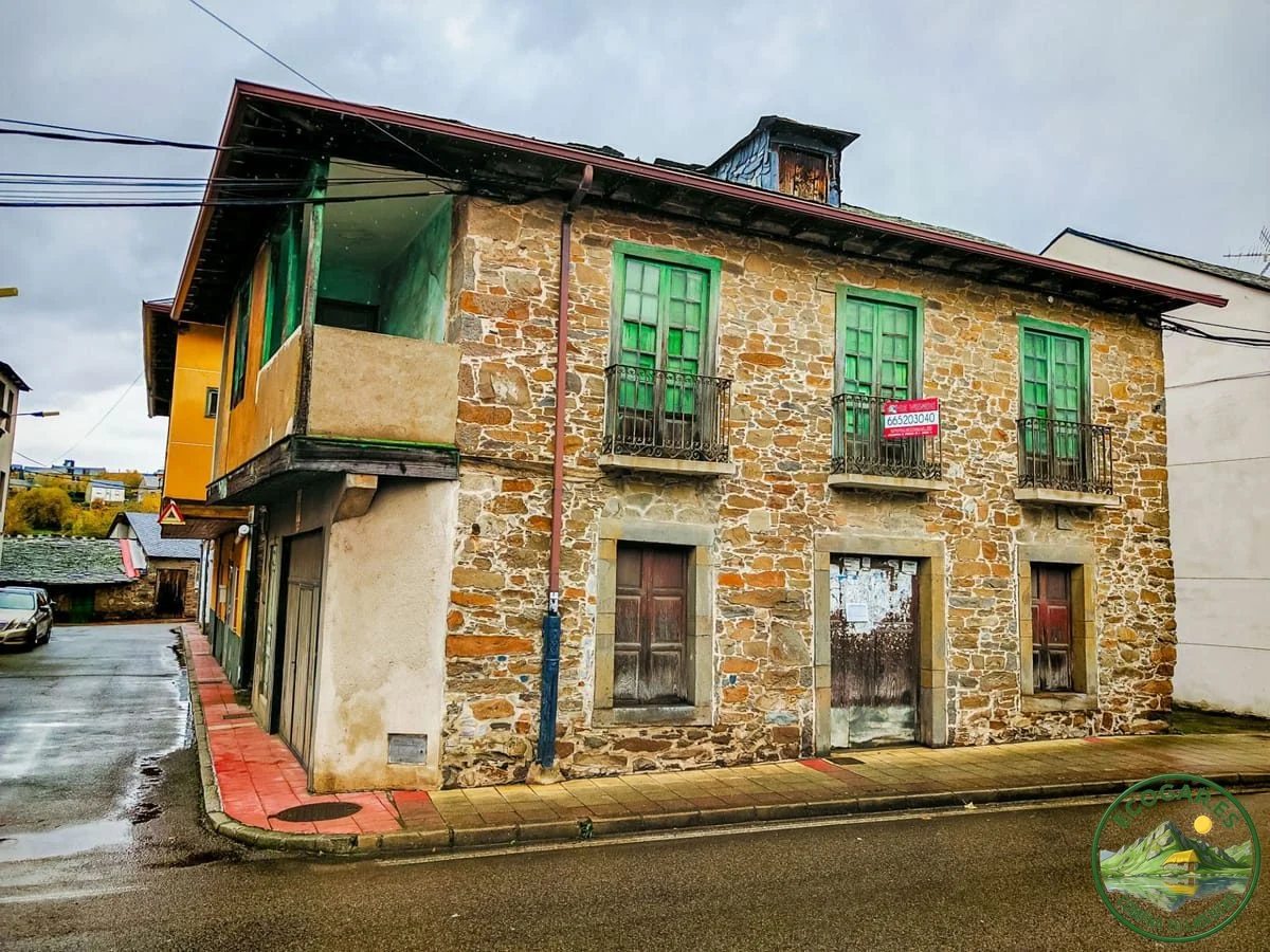Stone townhouse in Toreno, 3 bedrooms