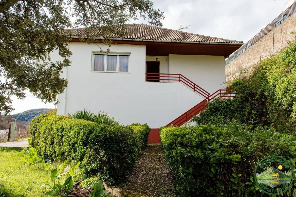 Mountain chalet with 1,111 m² plot