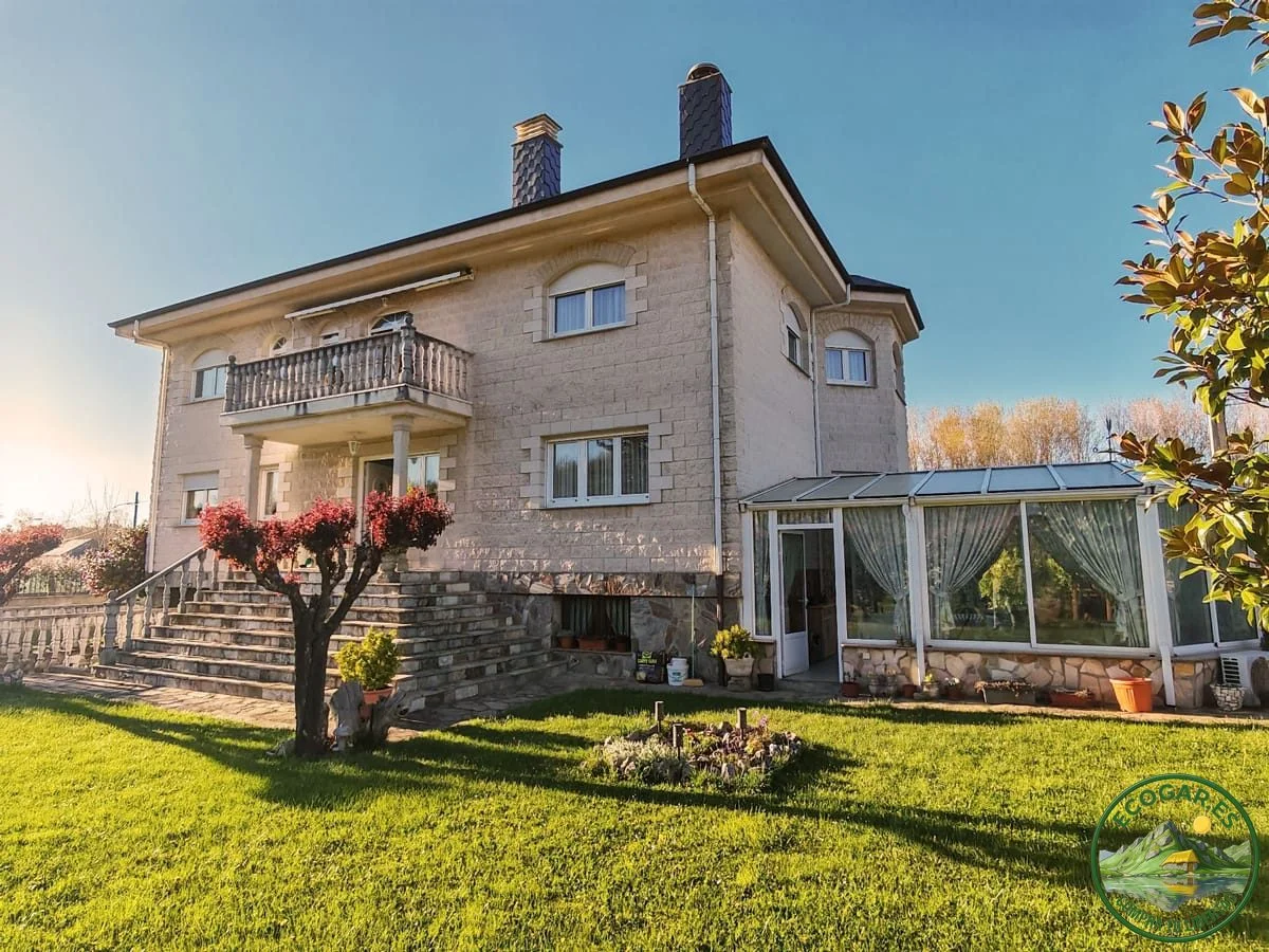Spacious mountain chalet with five suites