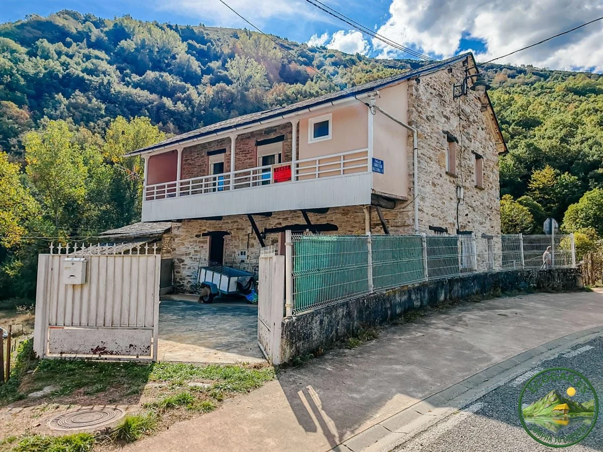Stone chalet near Camino, 6 bedrooms