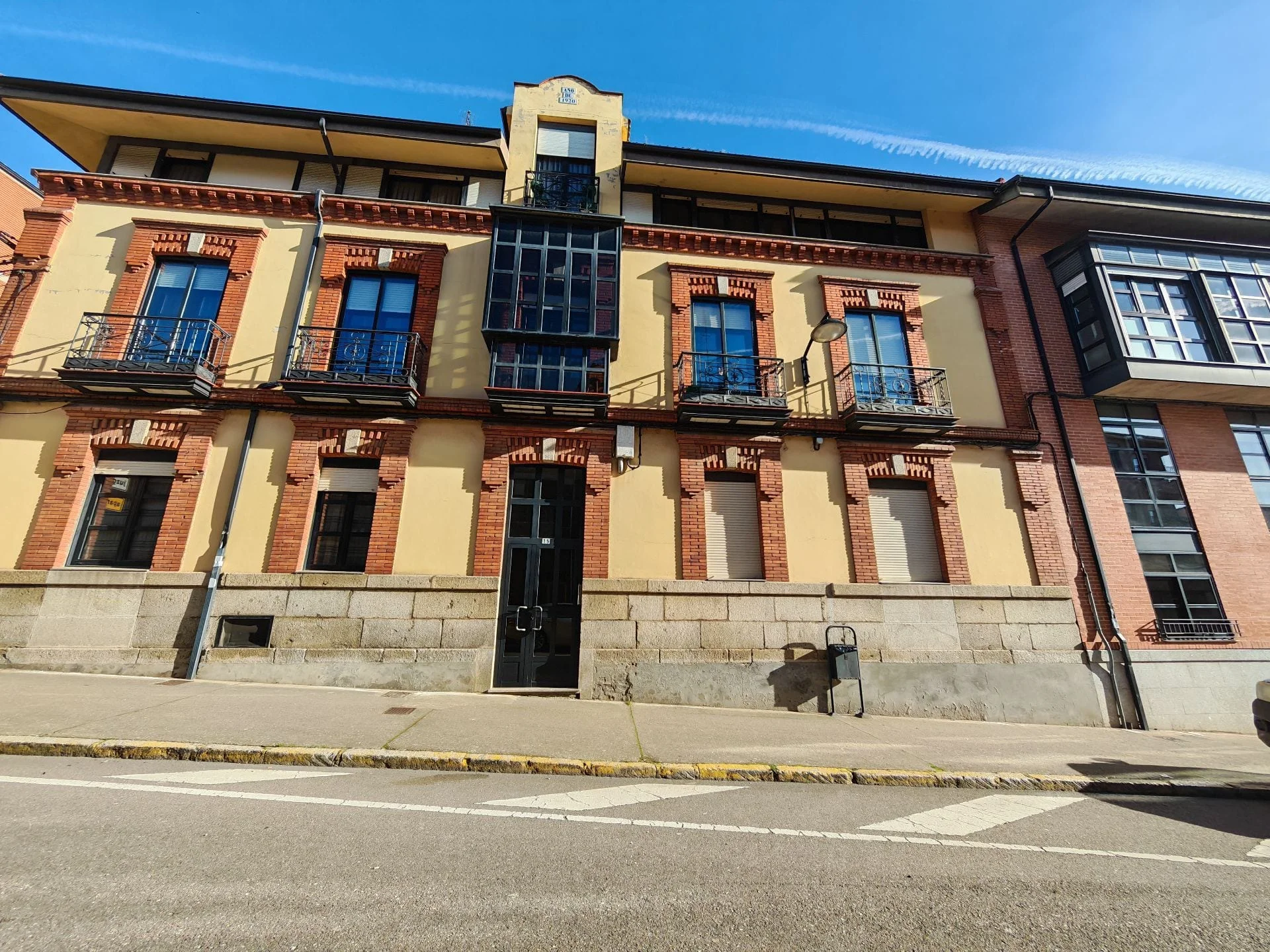 Good-condition apartment near historic centre