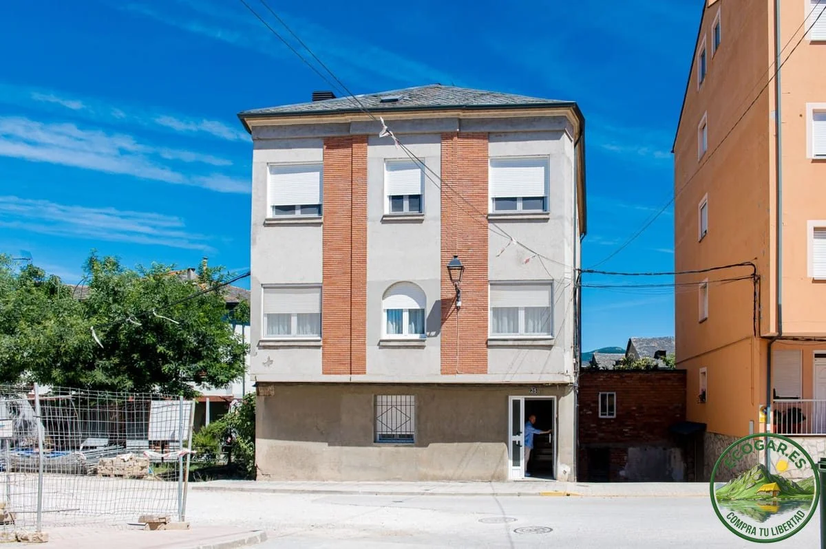 Renovated Cacabelos flat, three bedrooms