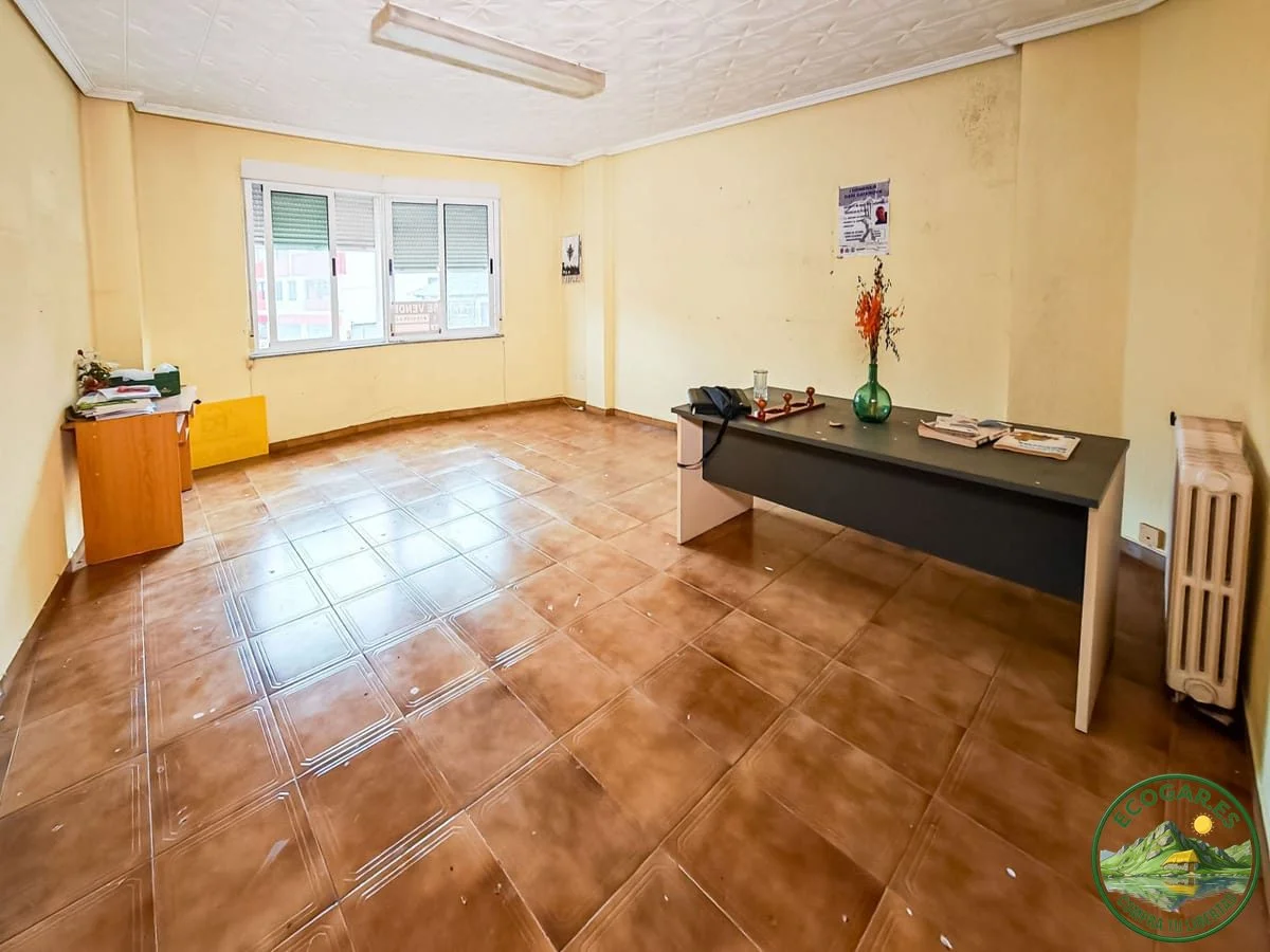 Central Cacabelos flat, three bedrooms