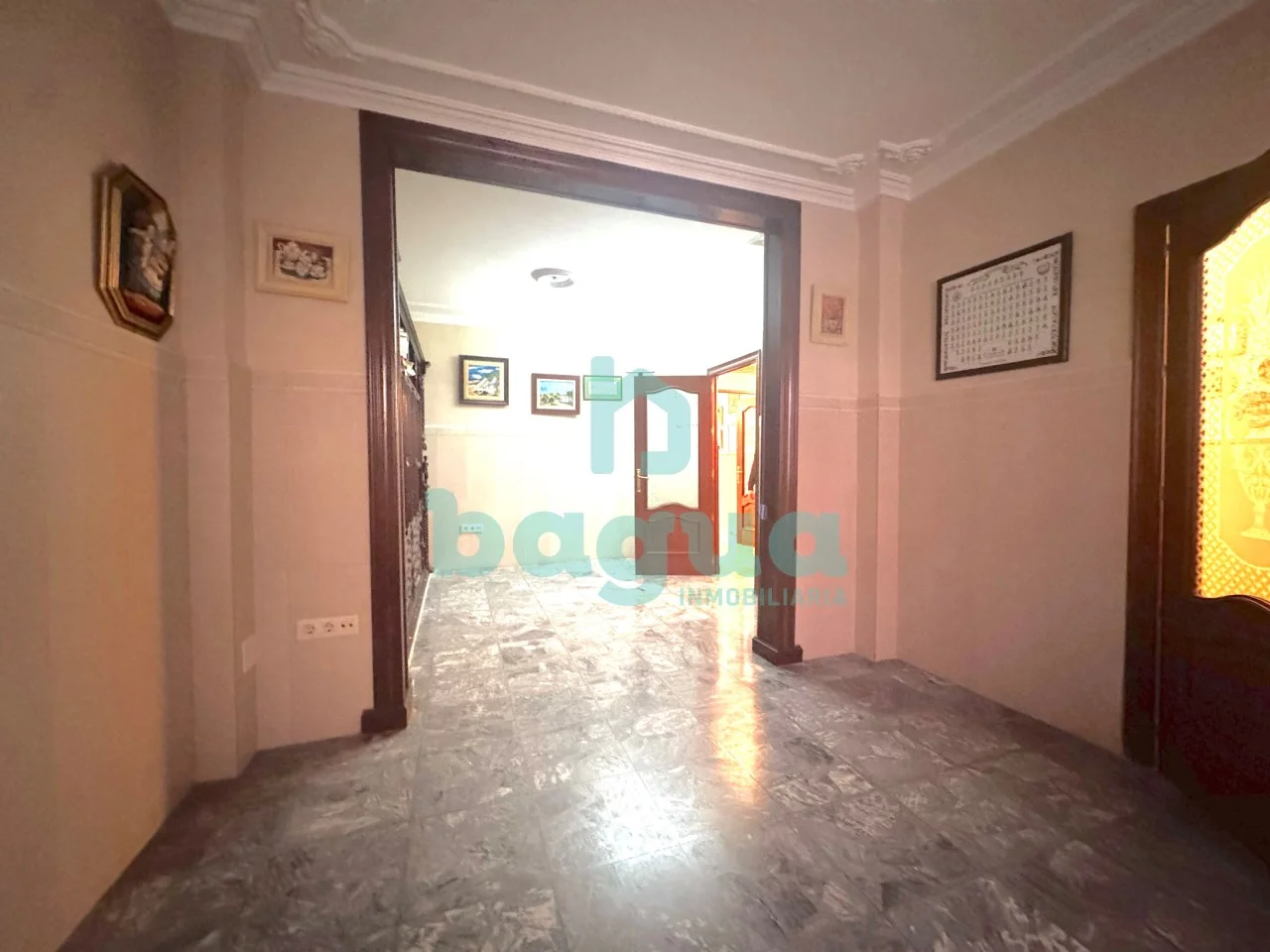 Casa céntrica amplia con seis dormitorios