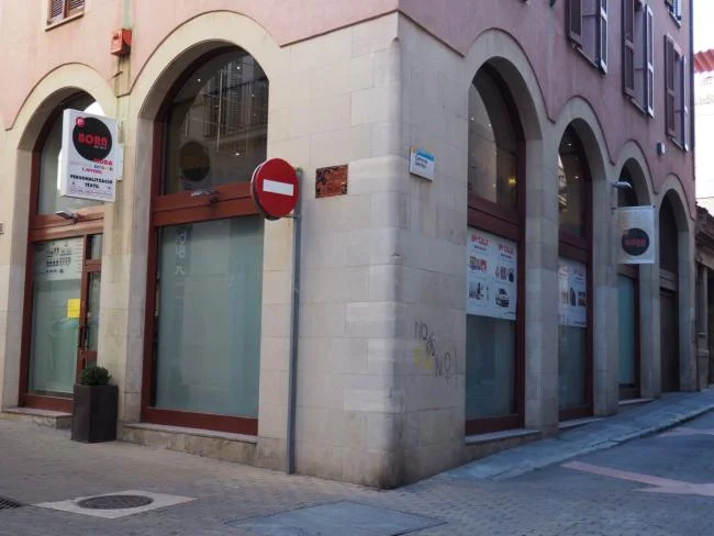 Local comercial esquinero céntrico de 117 m²