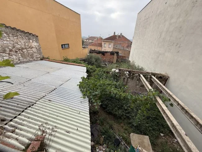 Solar de 252 m² con potencial residencial