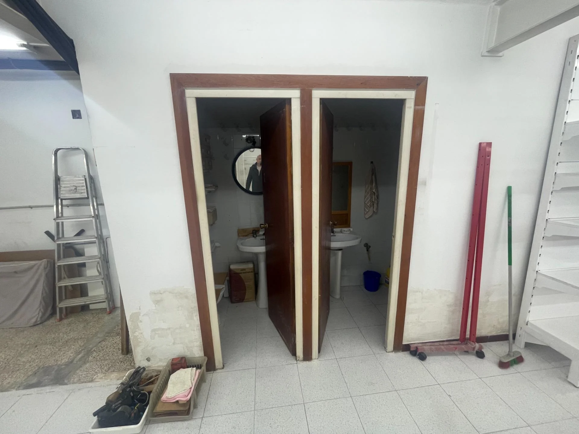 Street-front commercial unit with conversion potential