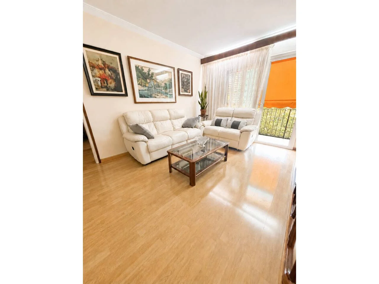 Three-bedroom flat in Sant Narcís