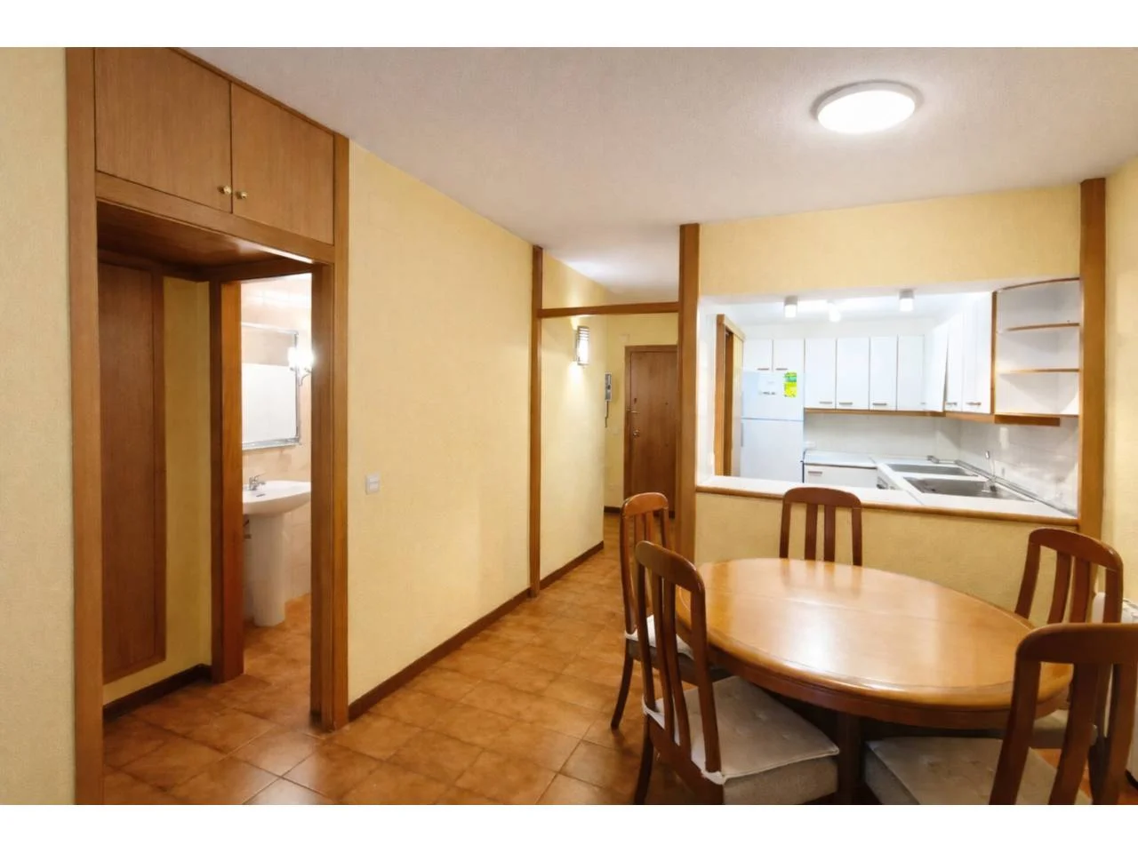 Rented Girona centre flat, 59 m²