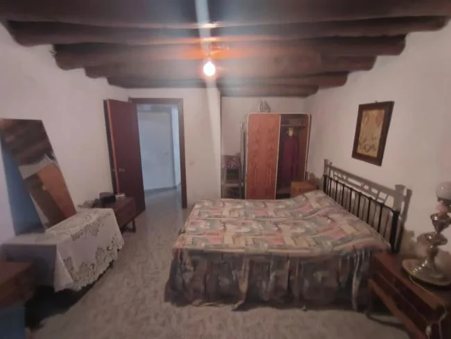 Good-condition house with three bedrooms