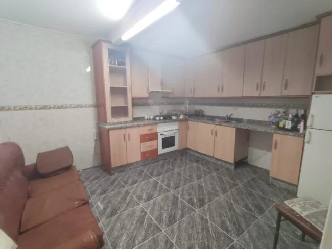 Five-bedroom house in Guadix to renovate
