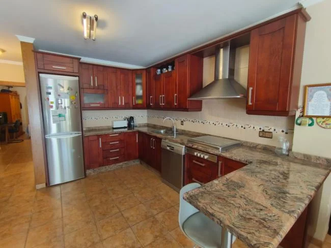 Spacious six-bedroom house in Marchal