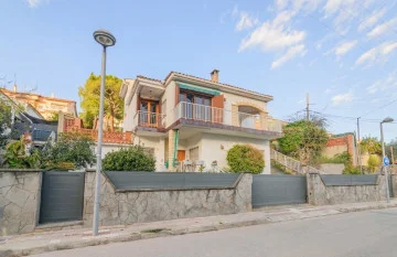Cubelles dual-dwelling house, 5 bedrooms