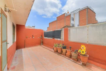Bright four-bedroom flat with terrace