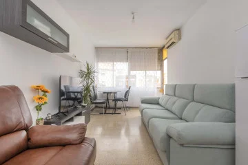 Tenanted Gavarra flat, four bedrooms