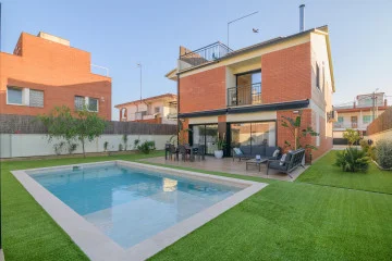 Renovated detached house, four bedrooms