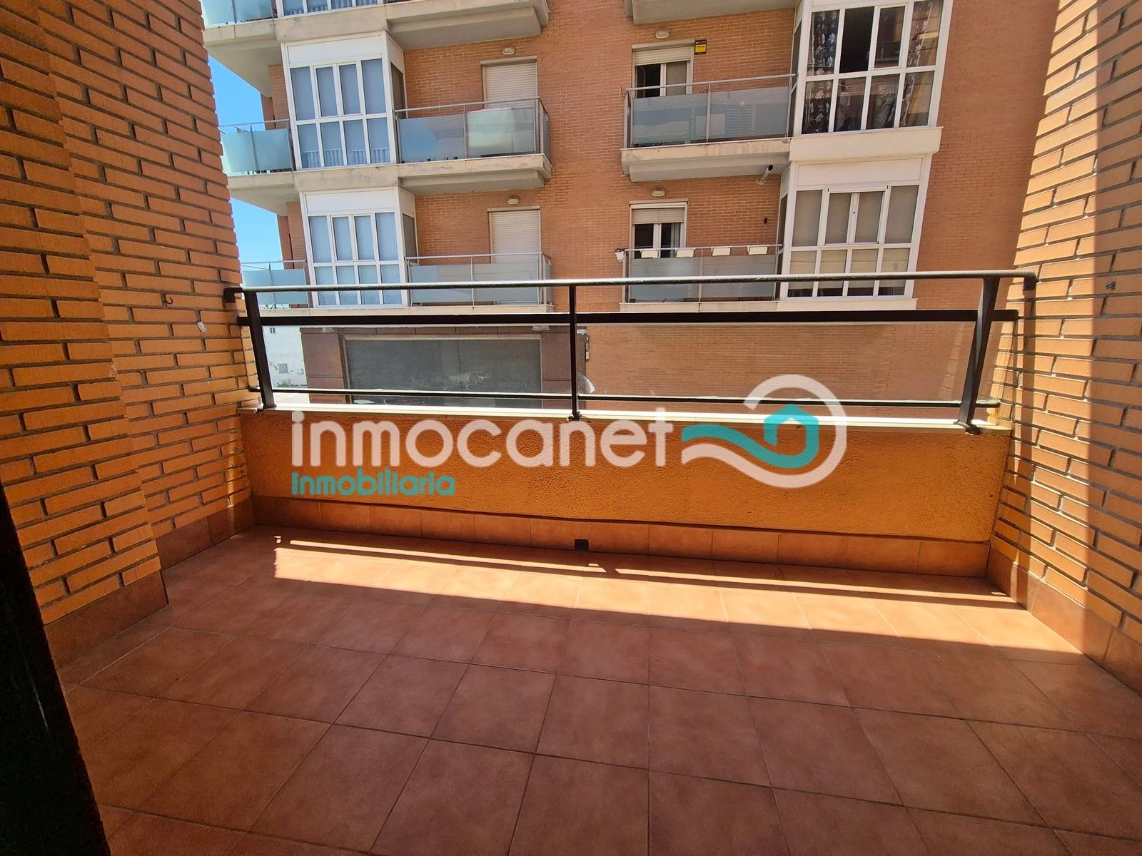 Three-bedroom flat with rooftop storage