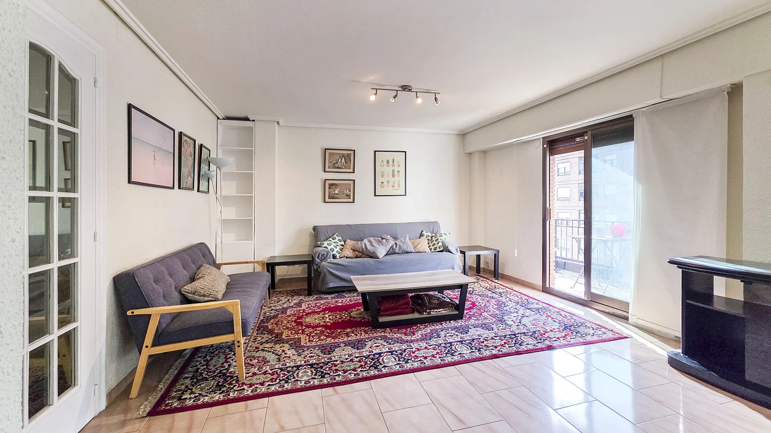 Three-bedroom renovation flat near city centre