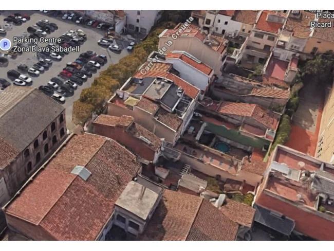 Central Sabadell house, 4 bedrooms