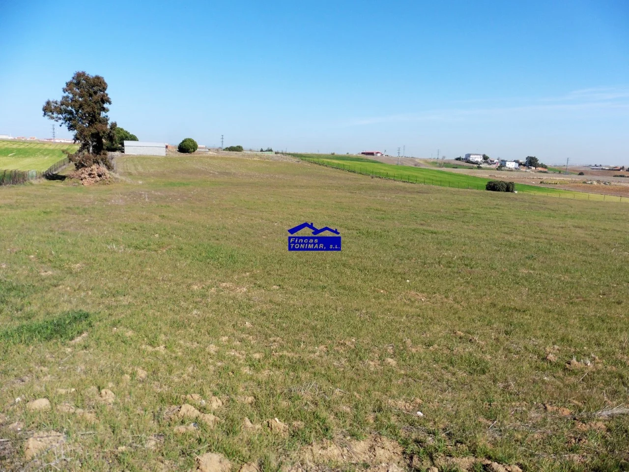 Terreno industrial-terciario con nave de 70 m²