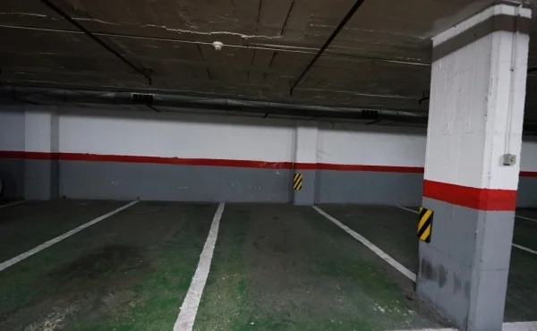 Parking accesible para coche grande en Eixample