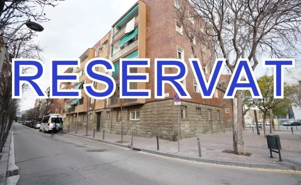 Piso para reformar en Bon Pastor, tres dormitorios