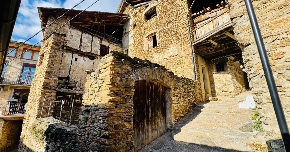 Casa de pueblo en Sorre, cuatro dormitorios