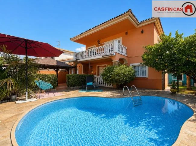 Reformed Cubelles house, 4 bedrooms