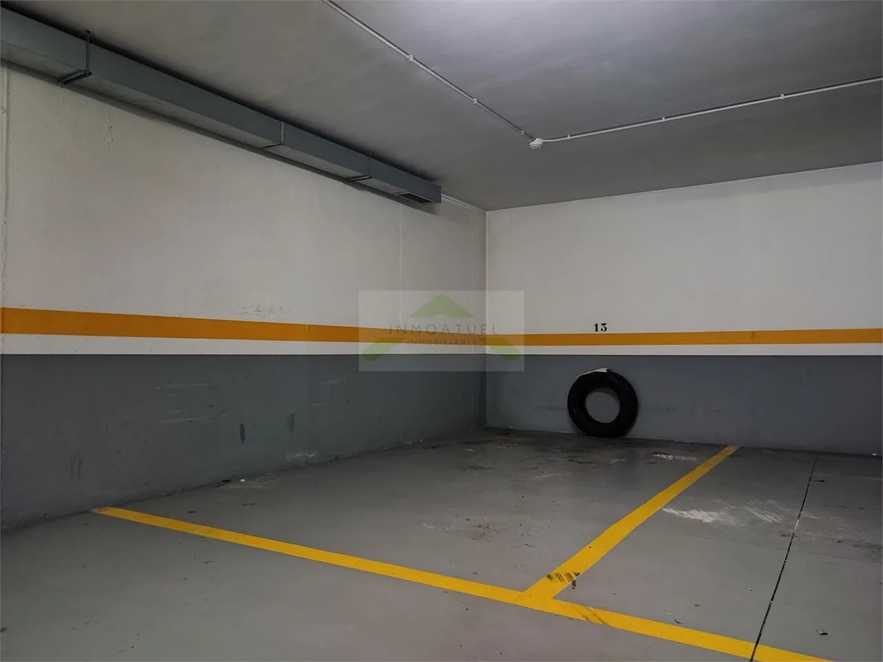 Garaje para coche grande en Los Mallos