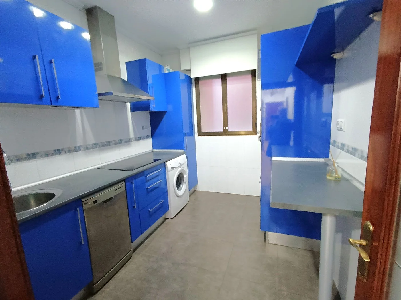 Piso vendido de dos habitaciones cerca del metro