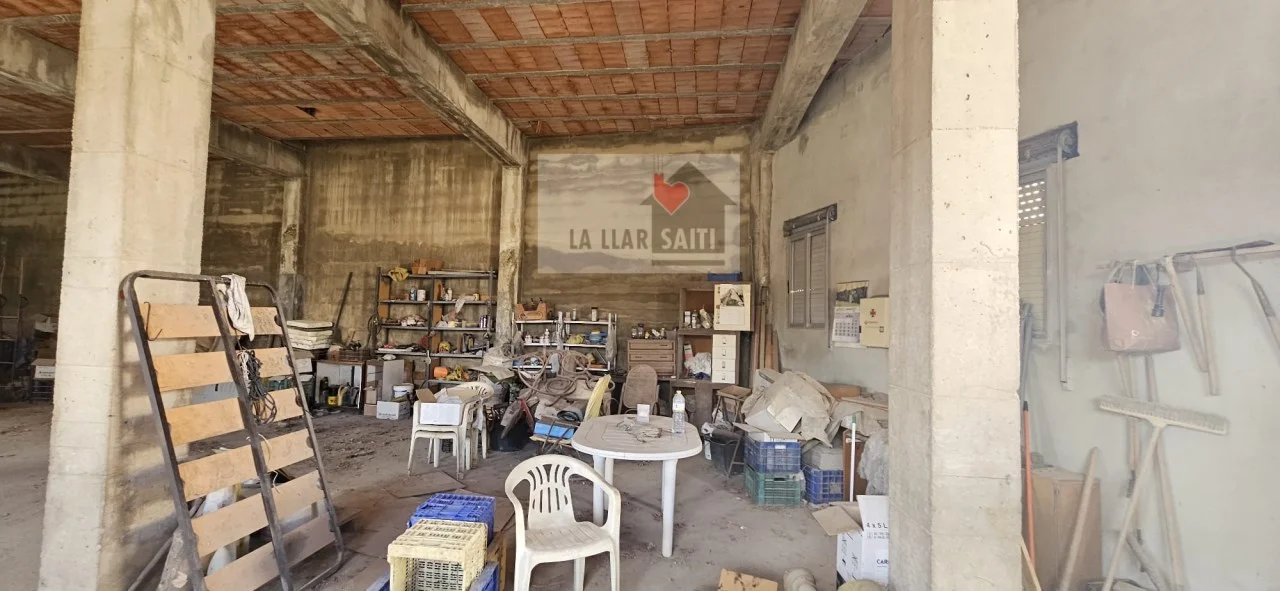 Industrial warehouse on 1,440 m² plot