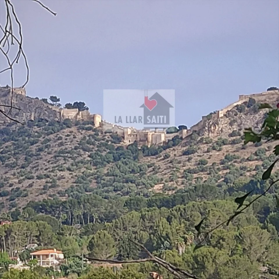 Urban Xàtiva land with utilities
