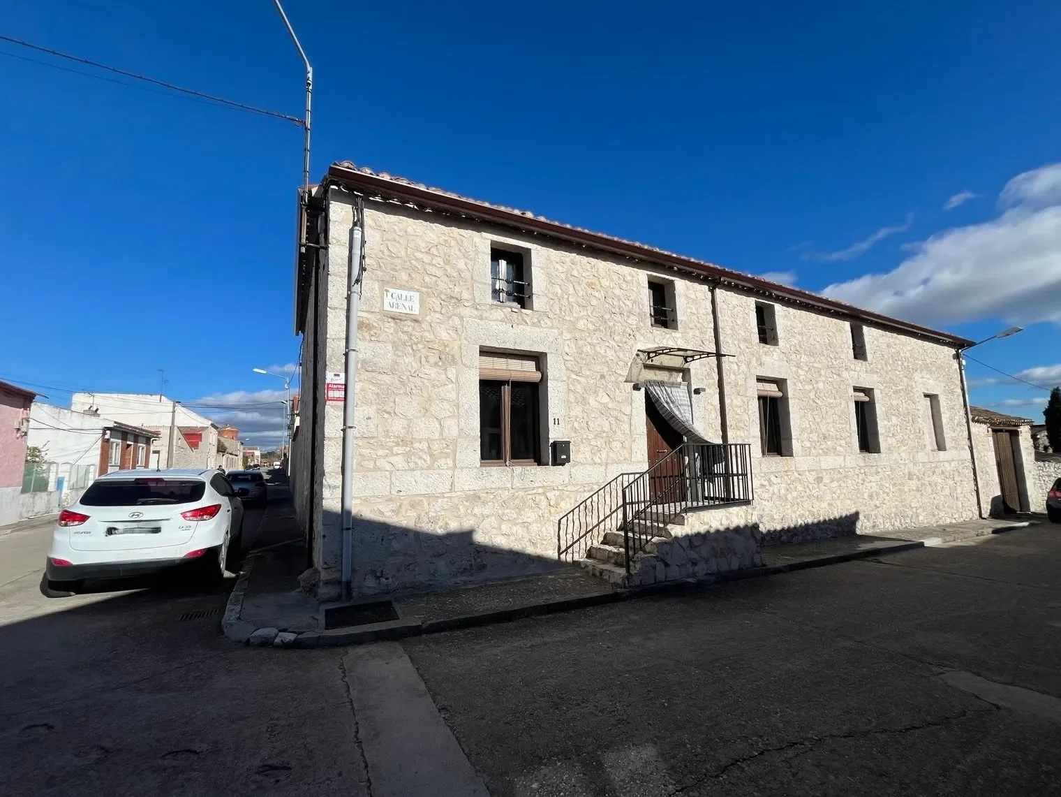 Casa adosada rural reformada con 5 dormitorios