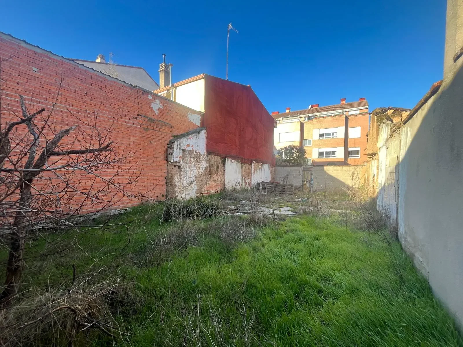 Urban residential plot, 151 m²