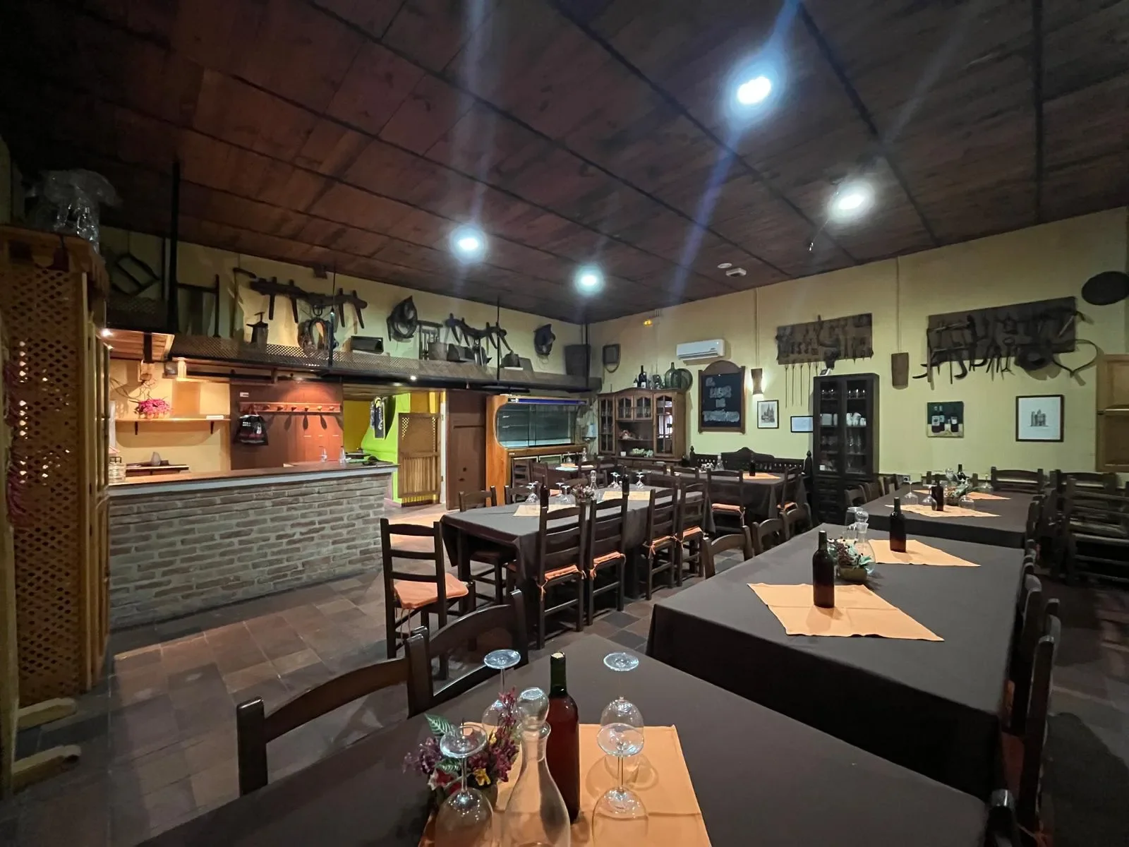 Restaurante equipado con nave en Santibáñez