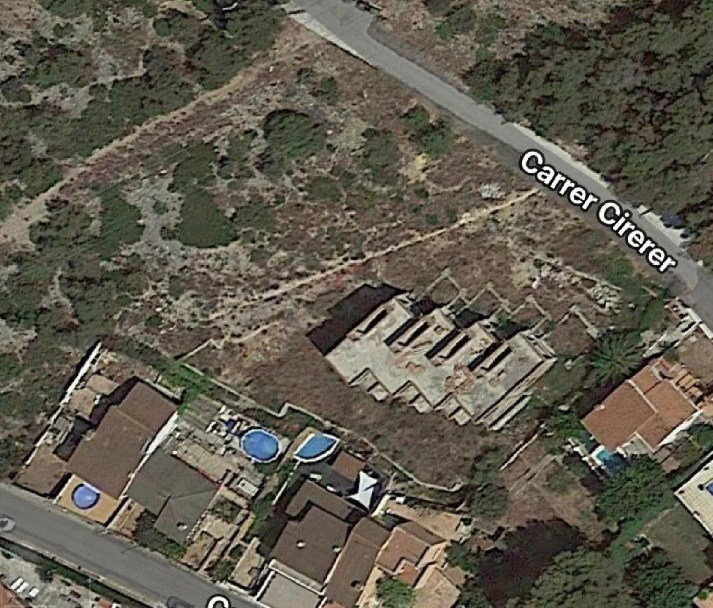 Terreno urbano con proyecto de cuatro casas