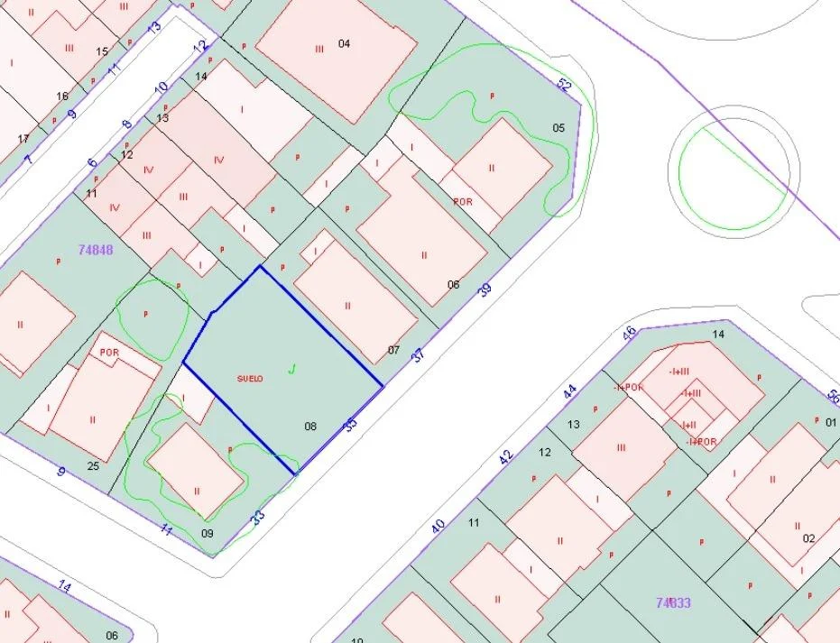 Terreno céntrico con casas de 140 m²
