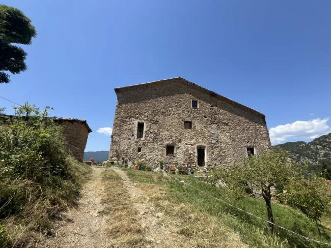 Large Berguedà masia with 15 bedrooms