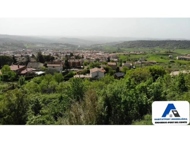 Parcela edificable en Berga, 652 m²