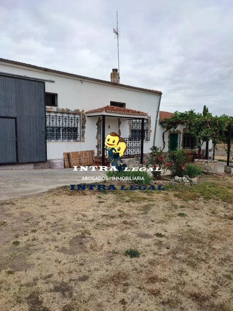 Finca de 3.200 m² con casa anexa
