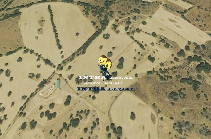Finca agrícola con construcciones ganaderas