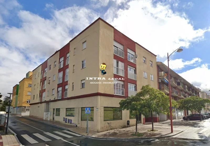 Local comercial con ocho garajes
