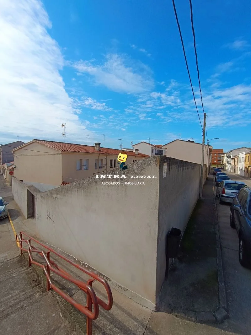 Parcelas urbanas con nave existente