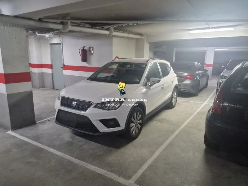 Garaje para coche grande en Plaza Barcelona