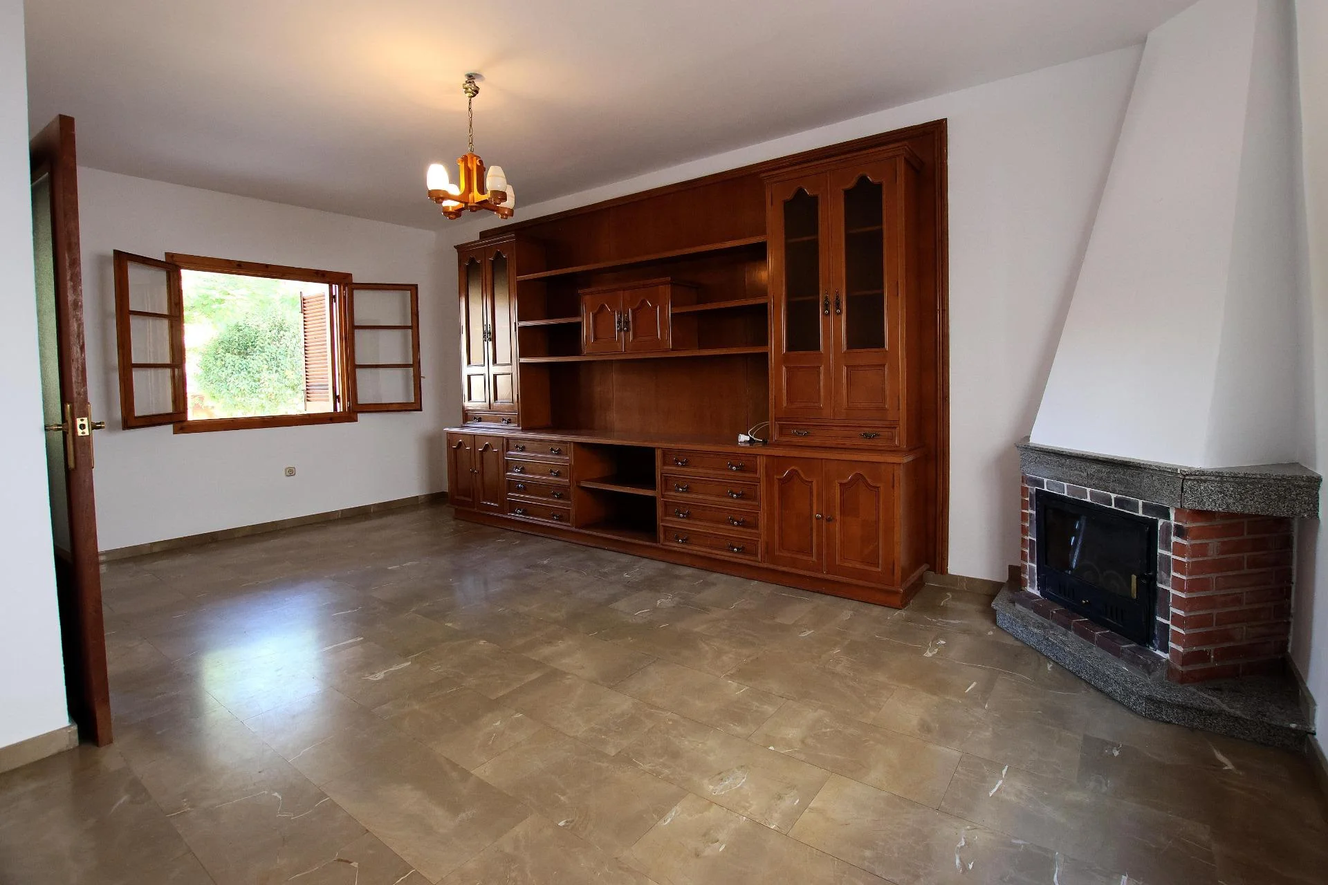 Spacious Montijo townhouse, four bedrooms